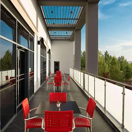 Ibis Airport Szálloda